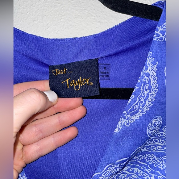 A6 - 305 Just Taylor deep blue v neckline ruffle hem paisley dress size small - Picture 8 of 8